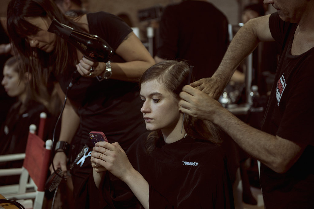 #MFW: ARTHUR ARBESSER BACKSTAGE WITH TONI&GUY